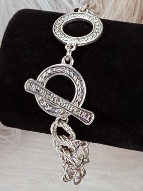 Silvertone Premier Designs, Chain toggle closure bracelet
